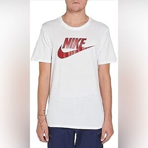 Nike Men's Sportswear Graphic Short Sleeve T Shirt Medium